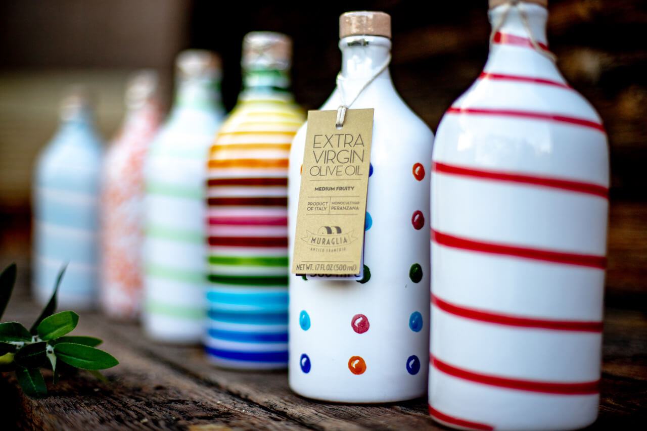 Italiensk extra virgin olivolja i en keramisk "Spotty" flaska "Muraglia MEDIUM FRUITY" 500 ml (medium fruktig)