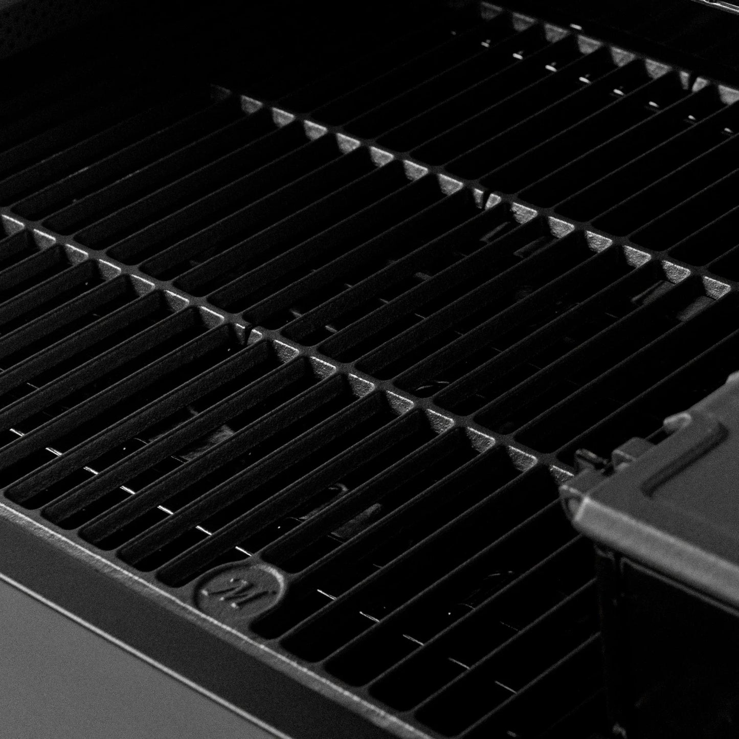 AutoIgnite™ Series 545 Digital kolgrill och rökugn