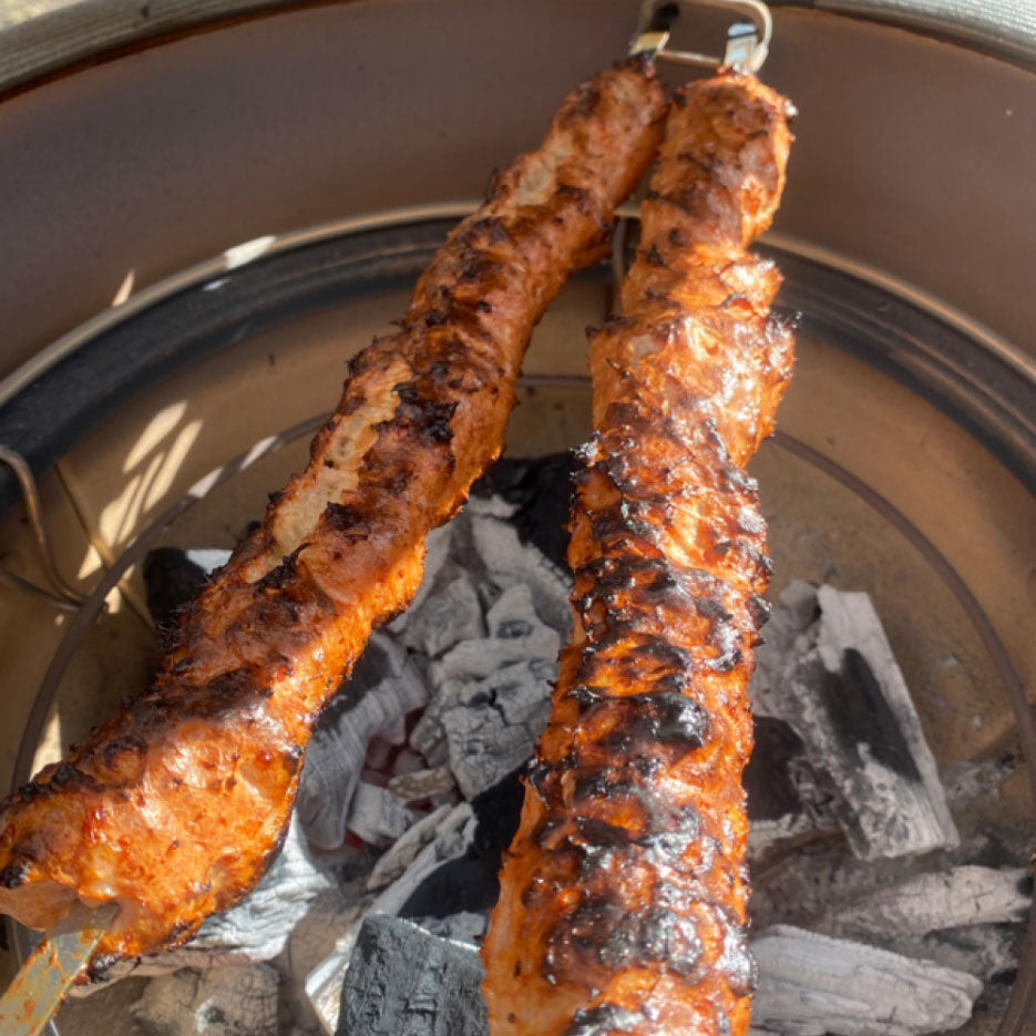 Omberg 60 cm triangulärt tvärsnitt shish kebabspett med trähandtag (bredd 1 cm) 6 st i en bärväska