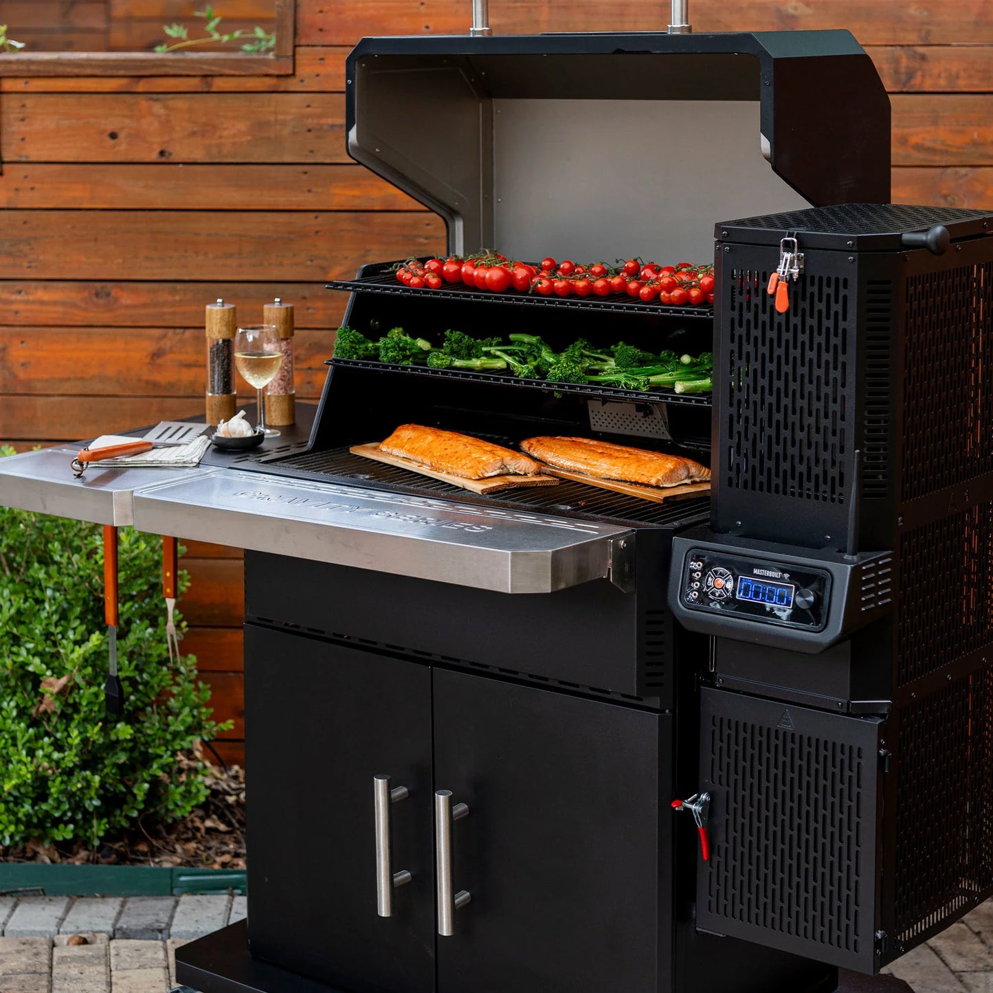 Masterbuilt Gravity Series 1150 digital kolgrill och rök